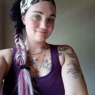 Model - Shannon Smokes bigtits