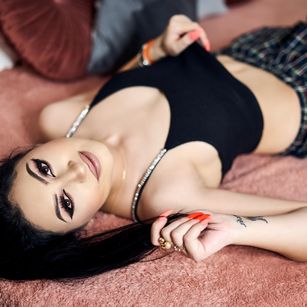 Model - BellaAshton sexy