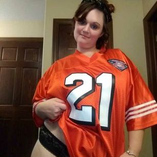 Model - Shannon Smokes anal