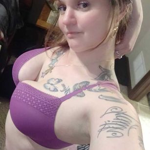 Model - Shannon Smokes smoking