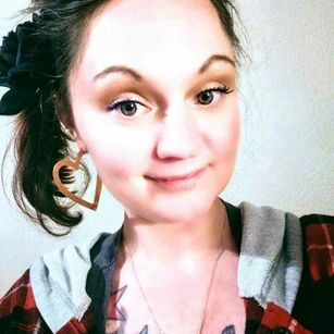 Model - Shannon Smokes anal