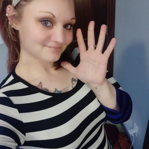 Model - Shannon Smokes smoking