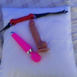 Model - Goddess Alice Snow feet