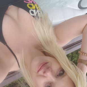 Model - IMShanaSwanz curvy