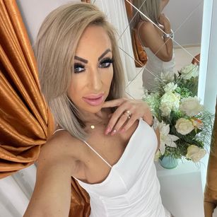 Model - Diana Smith joi