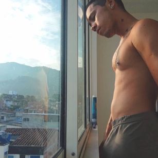 Model - Rafael Vera latino