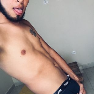 Model - ValenciagaVa cum