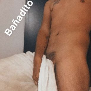 Model - ValenciagaVa latin