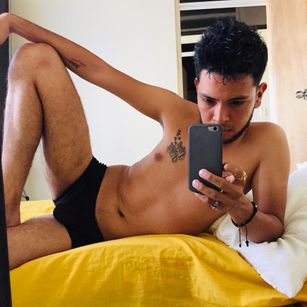 Model - ValenciagaVa Bigdick