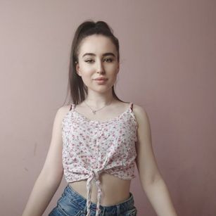 Model - FernandaHot stockings