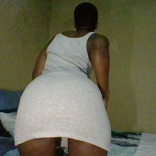 Model - RangerBooty piercings