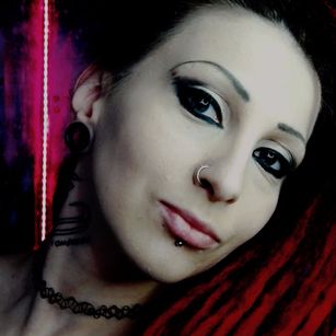 Model - Marta_Katze piercedtits