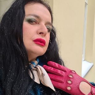 Model - Dominatrix Dinah ass