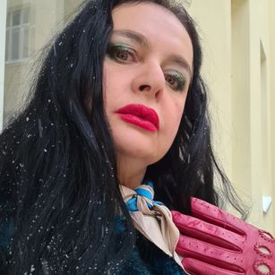 Model - Dominatrix Dinah legs