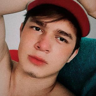 Model - Axel LOVENSE