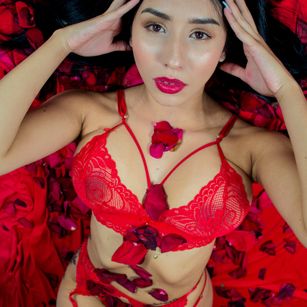 Model - Martina Luxe fetish