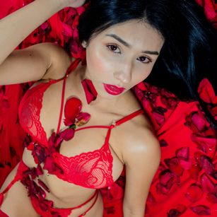 Model - Martina Luxe toys