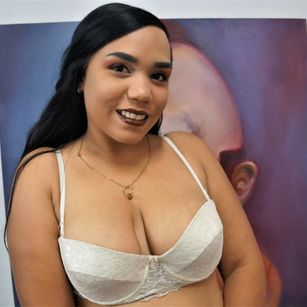 Model - LucyEvans pussy