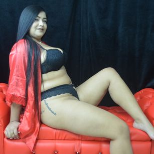 Model - EmilyMeyer squirt