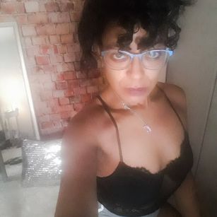 Model - Macita Kalena dildo