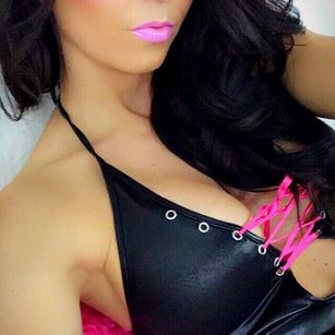 Model - Bella Bleu 4