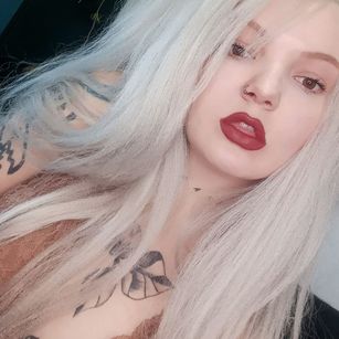 Model - BambieBaby footfetish