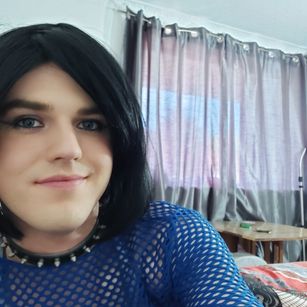 Model - Celia MacFarlane findom