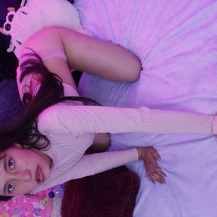 Model - Amalia Evans joi