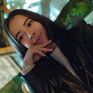 Model - Bella Sweet feet