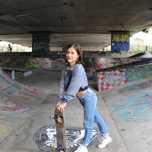 Model - laurenhotx peluda