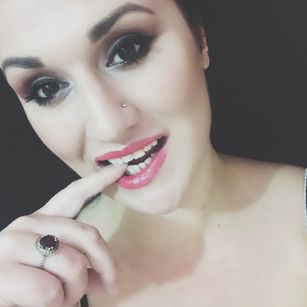 Model - SexyArielxx1 brunette