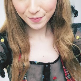 Model - Estelle striptease