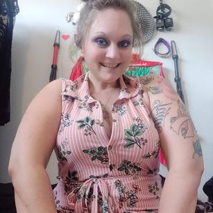 Model - Shannon Smokes curvy