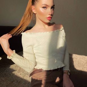 Model - Emily_Benson footfetish