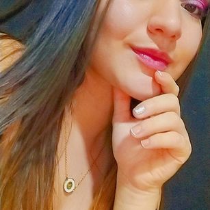 Model - Aria White smoke