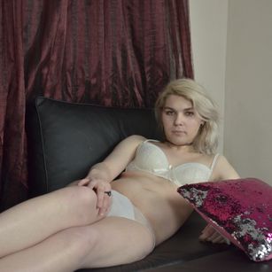 Model - Tainted Luv smalltits