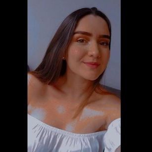 Model - Aria White latina