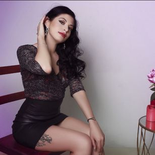 Model - MissAisha feet