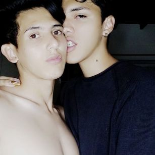 Model - Exotic team twinks