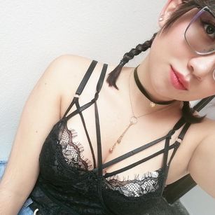 Model - Zoey pussyplay