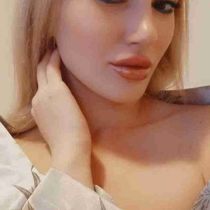 Model - JolieKitty friendly