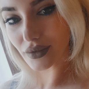 Model - JolieKitty fetish