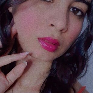 Model - mia_khalifa bodyoil