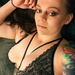 Model - DrippinLipz tattoos