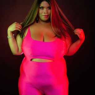 Model - bustycookie bigboobs