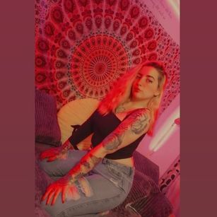 Model - ALLISON-COOL play