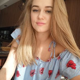 Model - Fabulous Beauty striptease