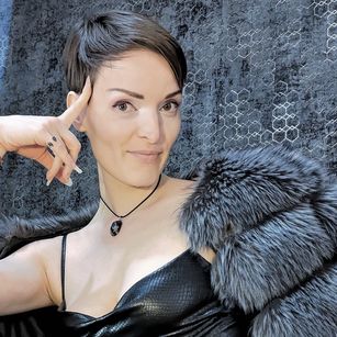 Model - TheLatexQueen femdom