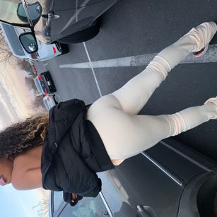 Model - Honey exotic