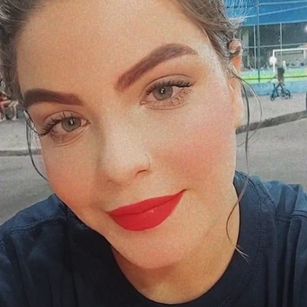 Model - CherryBoomb olhosverdes